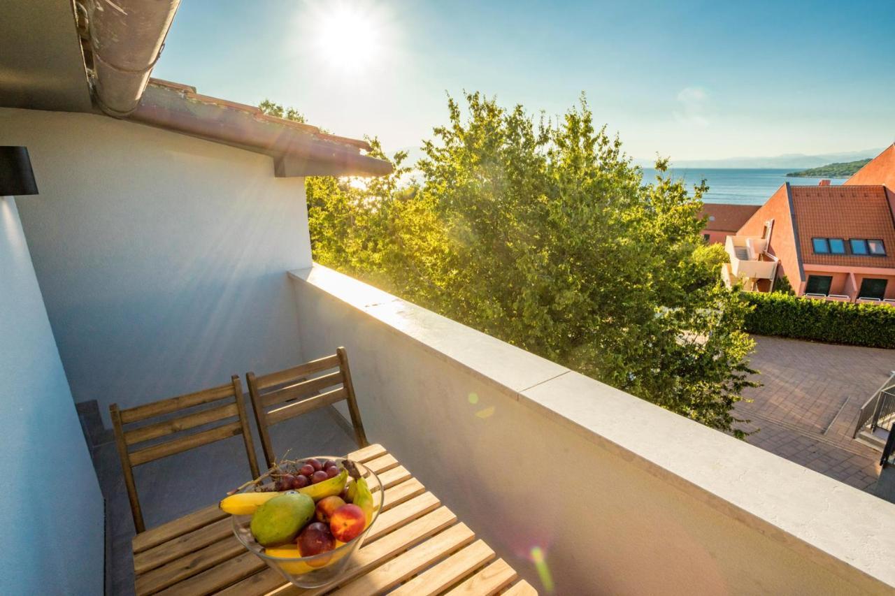 Apartments Sunset Njivice Exterior photo